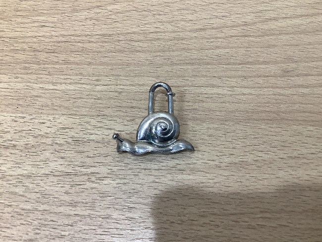 エルメス カデナ チャーム カタツムリ