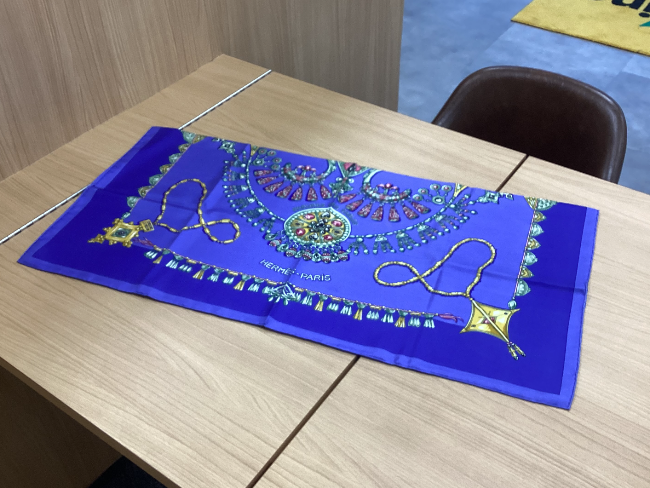 エルメス カレ 90 PARURES DES SABLES 砂漠のアクセサリー