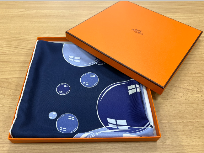 エルメス カレ90 bal de bulles「シャボン玉の舞踏会」