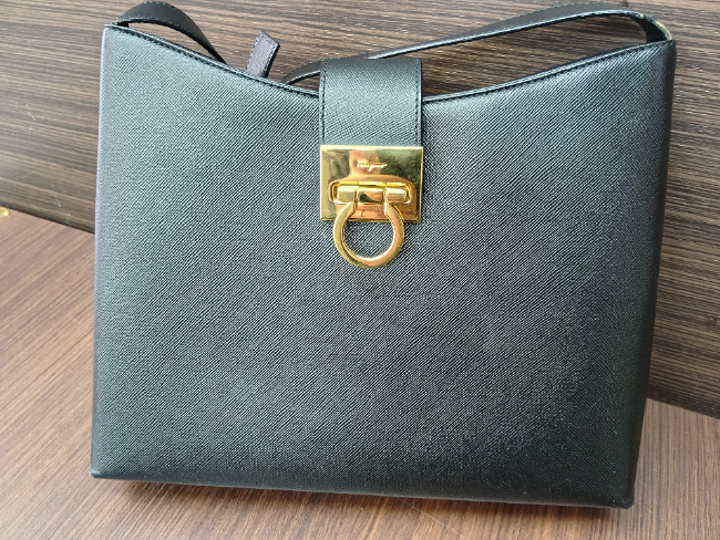 加藤孝造 作 志野茶碗 ｜ ブランド品の買取ならエコリング