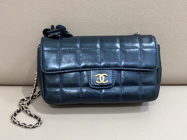 □CHANEL 8番台 チョコバー ウルトラステッチ SV金具 レザー