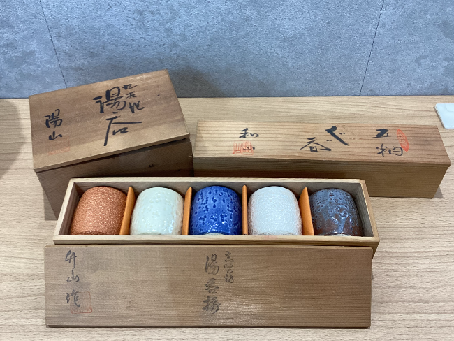 十四代 辻常陸作(工房作品) 染錦 松千鳥文 ぐい呑 ｜ ブランド品の買取