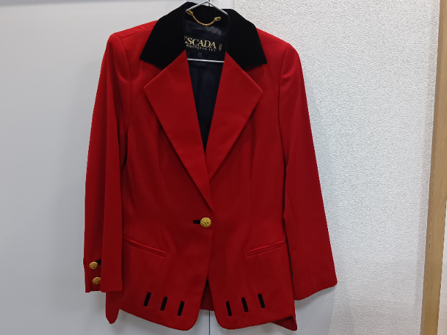 ESCADA エスカーダ　レッド テーラードジャケット M フォーマル　金ボタン エスカーダの高価買取・査定ならブランド買取のエコリング