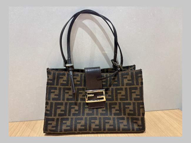 新品未使用　FENDI　フェンディ　チャーム&エコバック　トートバッグ　ズッカ柄 フェンディ ズッカの高価買取・査定ならブランド買取のエコリング