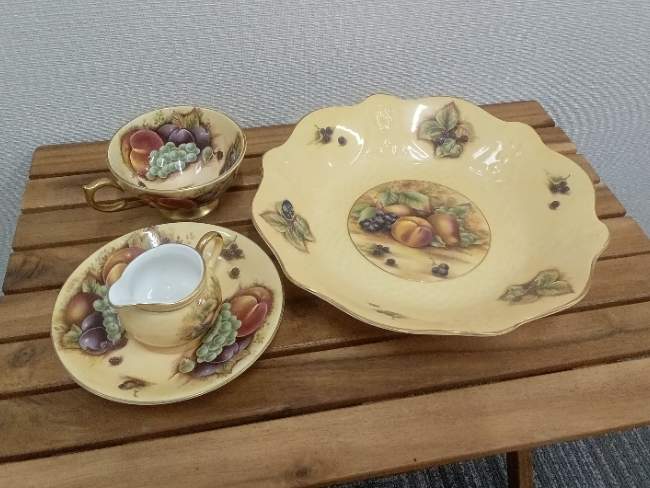 岩田久利・瑠璃金彩壺を買取｜東京 ｜ ブランド品の買取ならエコリング